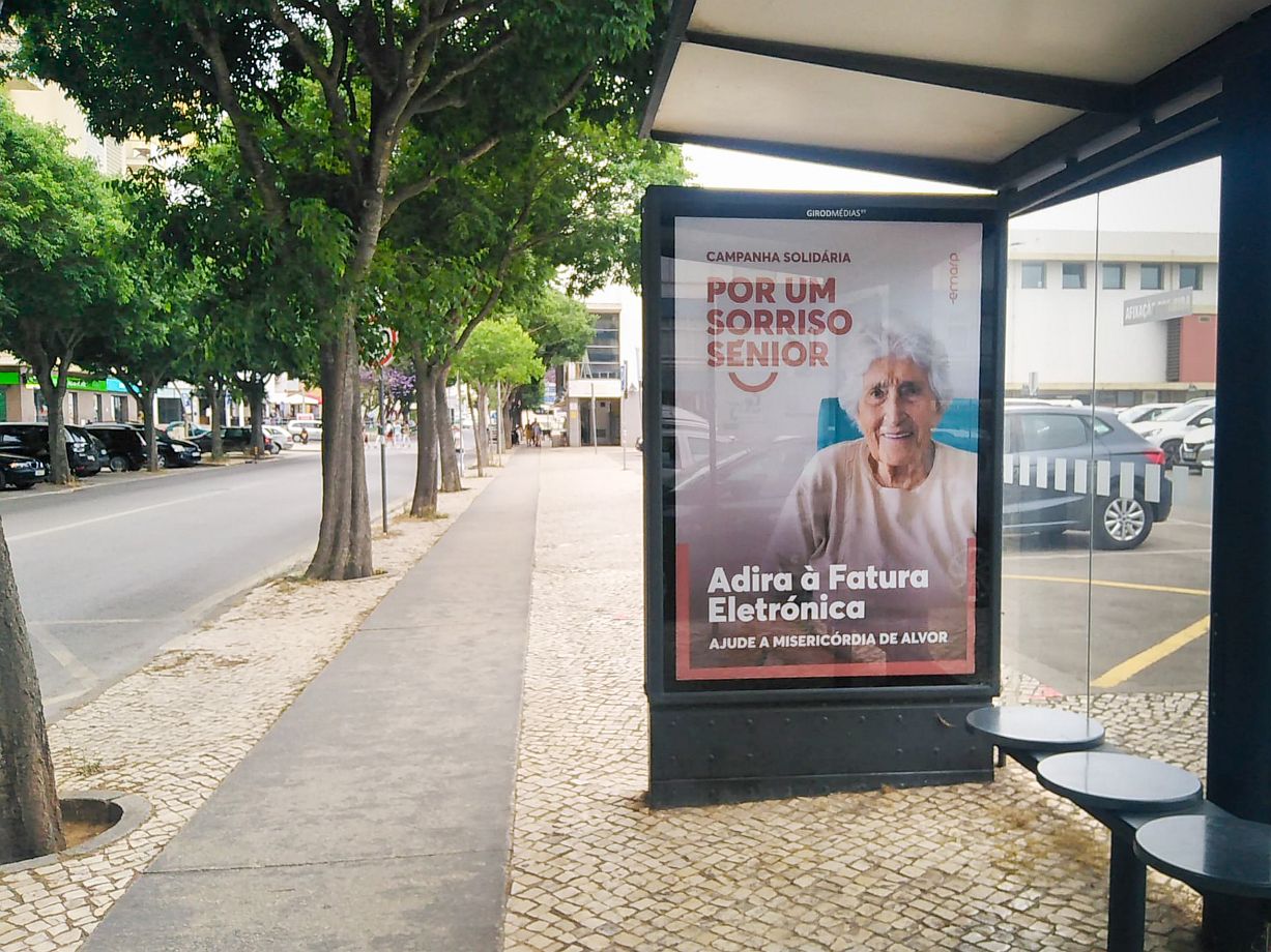 Seniores da Misericórdia de Alvor dão cara à Campanha Solidária de Adesão à Fatura Eletrónica da EMARP