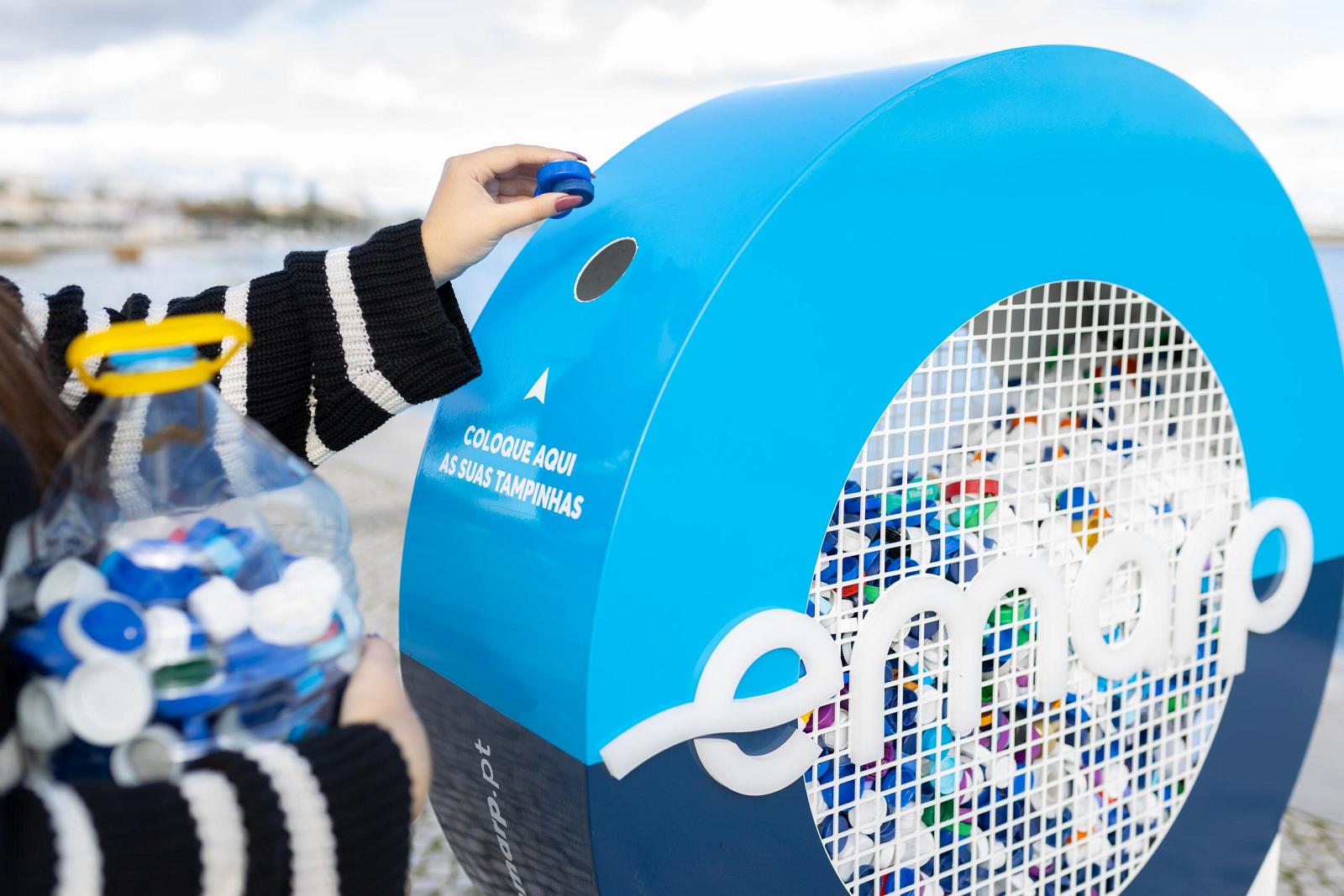 EMARP entregou à associação “Espiral de Vontades” 1800 kg de tampinhas plásticas