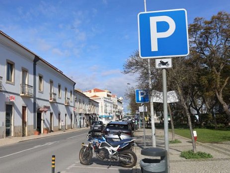 Portimão reforça estacionamento para motociclos e motos, devolvendo os passeios aos peões